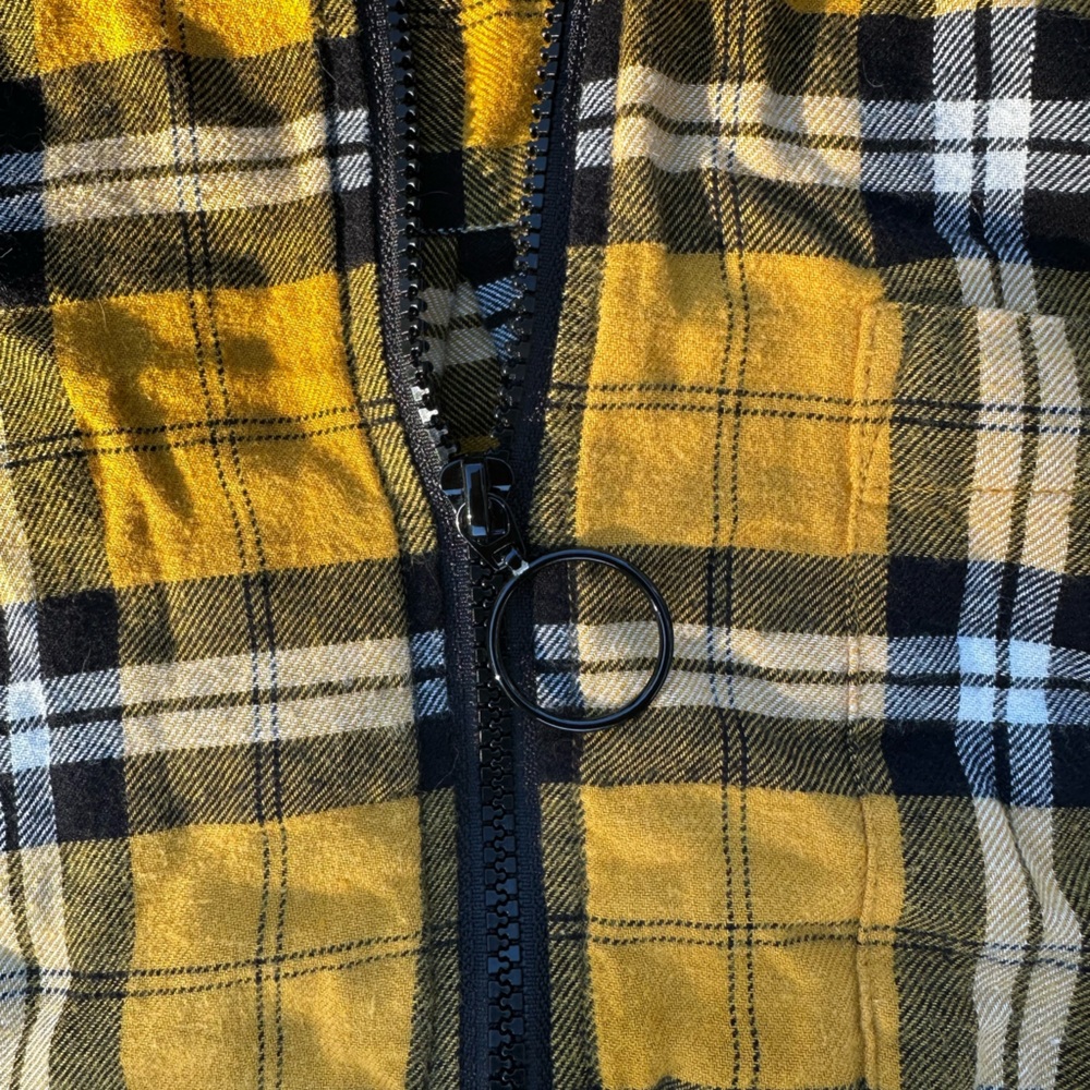 Cropped Flannel - Picture 2 of 3